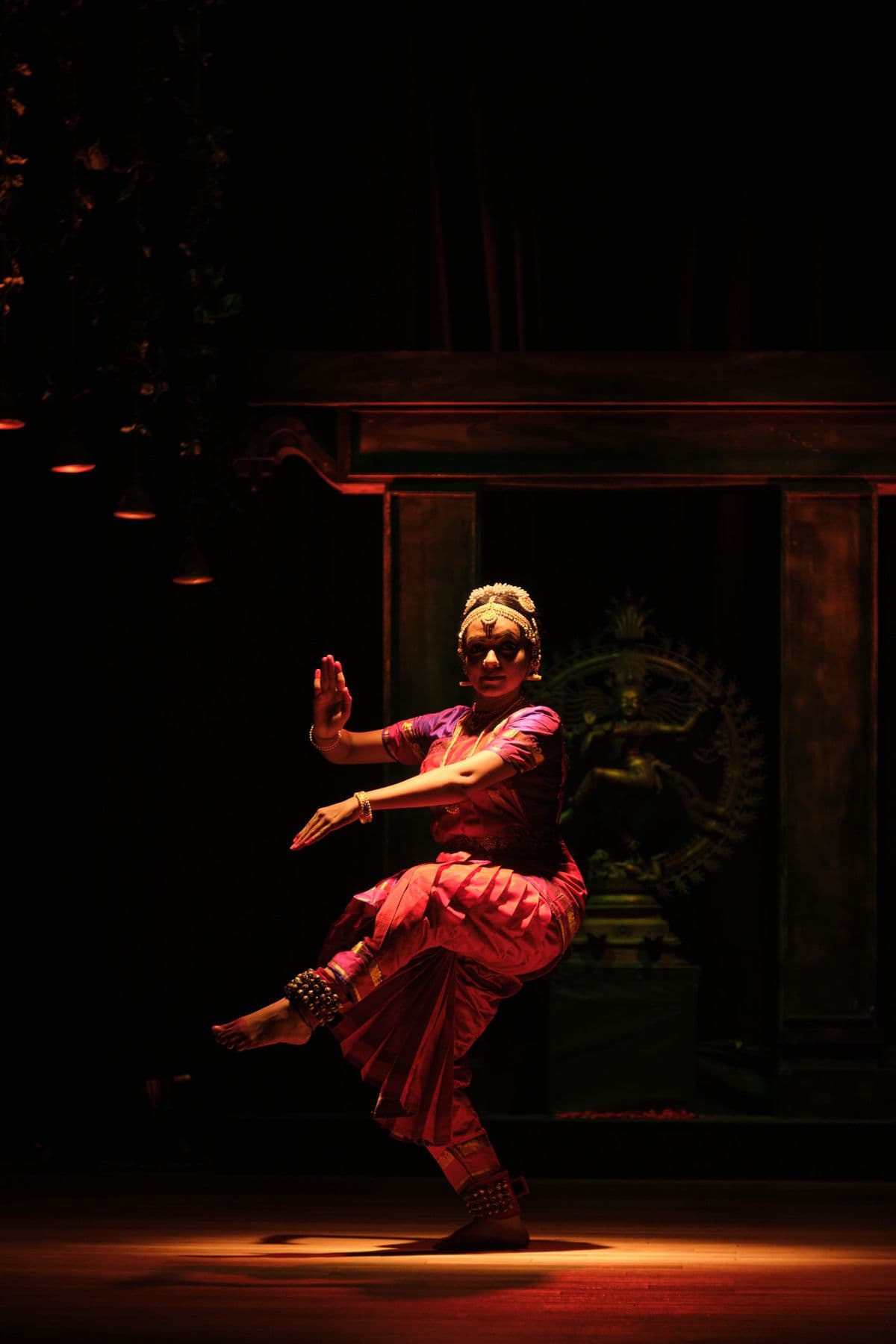 Raniya Rana performing Bharatanatyam in full classical costume and jewellery
